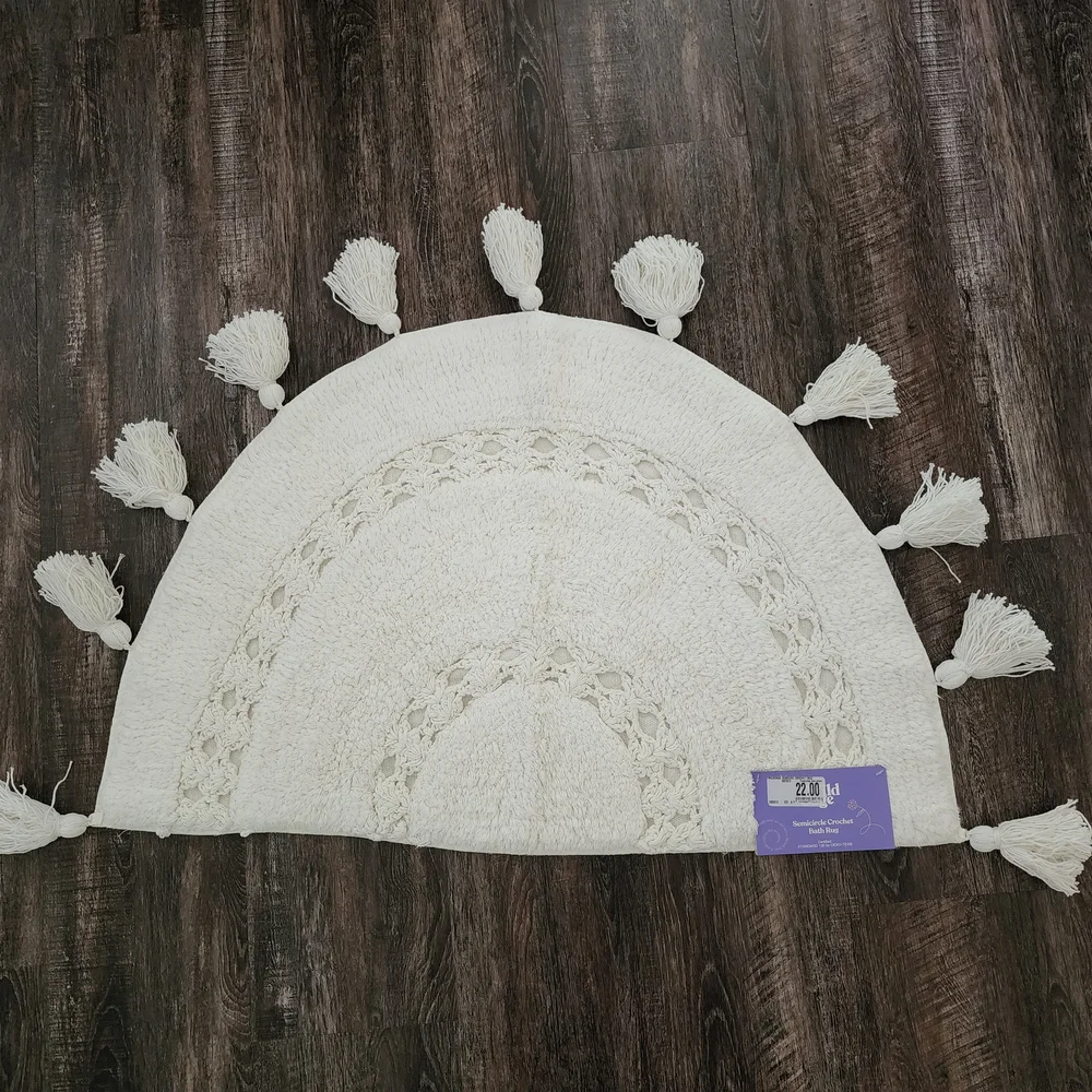 White Semi-Circle Tassel Rug